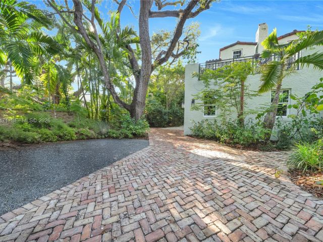 Продажа дома по адресу 1720 Espanola Dr - фото 7525372