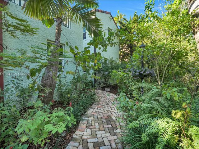 Продажа дома по адресу 1720 Espanola Dr - фото 7525378