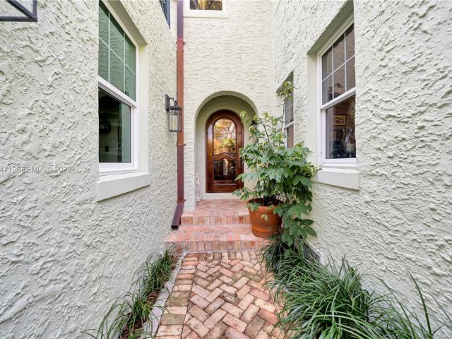 Продажа дома по адресу 1720 Espanola Dr - фото 7525379