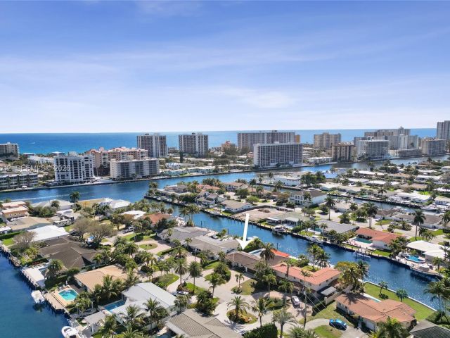 Продажа дома по адресу 2724 NE 10th St - фото 7510324