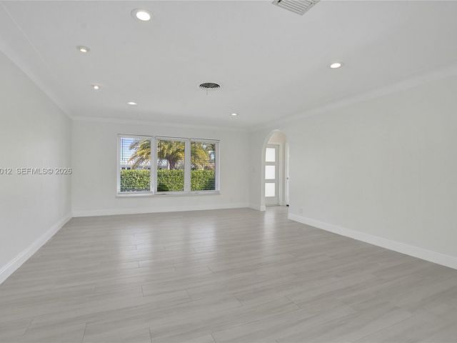 Продажа дома по адресу 2724 NE 10th St - фото 7510328