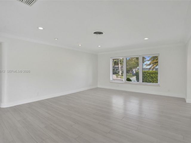 Продажа дома по адресу 2724 NE 10th St - фото 7510329