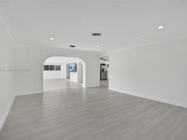 Продажа дома по адресу 2724 NE 10th St - фото 7510330