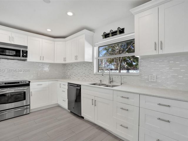 Продажа дома по адресу 2724 NE 10th St - фото 7510339