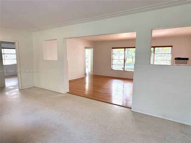 Дом в аренду по адресу 845 Fairway Dr - фото 7524580