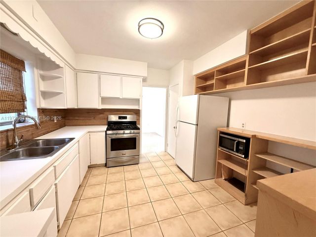 Дом в аренду по адресу 845 Fairway Dr - фото 7524582