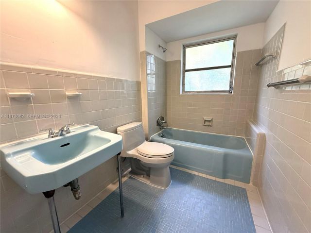 Дом в аренду по адресу 845 Fairway Dr - фото 7524590