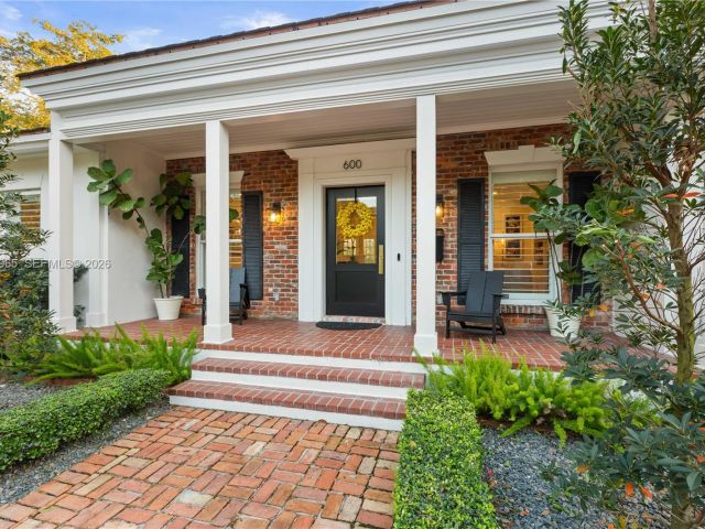 Дом в аренду по адресу 600 San Lorenzo Ave - фото 7471356