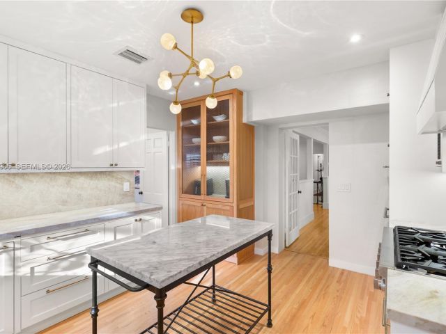 Дом в аренду по адресу 600 San Lorenzo Ave - фото 7471364