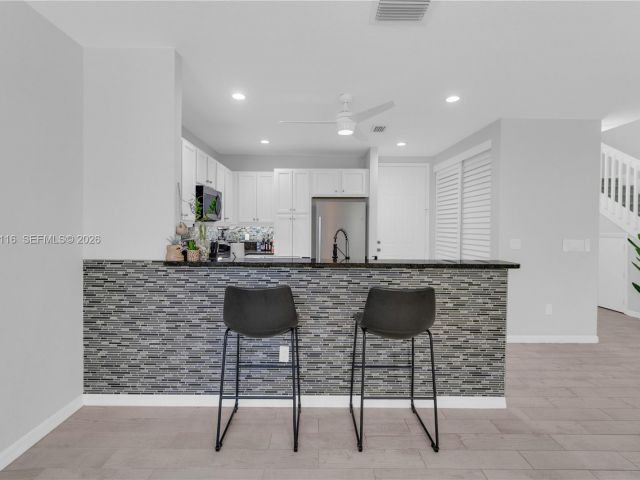 Продажа дома по адресу 1019 W Longport Cir 5A - фото 7476197