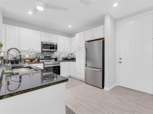 Продажа дома по адресу 1019 W Longport Cir 5A - фото 7476198