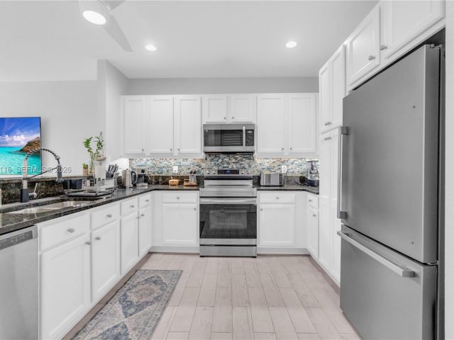 Продажа дома по адресу 1019 W Longport Cir 5A - фото 7476199