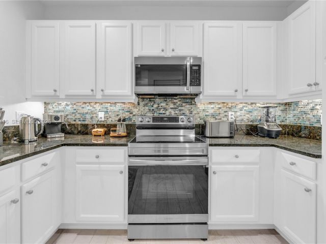 Продажа дома по адресу 1019 W Longport Cir 5A - фото 7476201