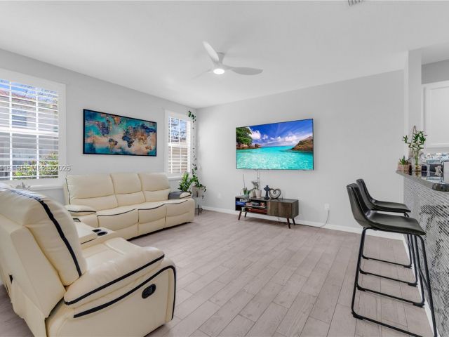 Продажа дома по адресу 1019 W Longport Cir 5A - фото 7476204