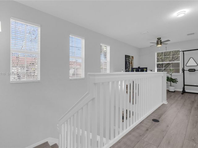 Продажа дома по адресу 1019 W Longport Cir 5A - фото 7476205