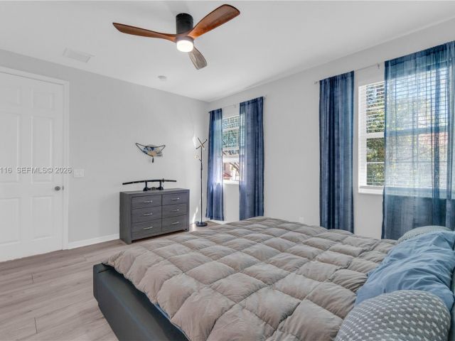 Продажа дома по адресу 1019 W Longport Cir 5A - фото 7476209