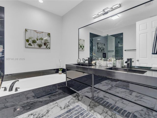 Продажа дома по адресу 1019 W Longport Cir 5A - фото 7476210