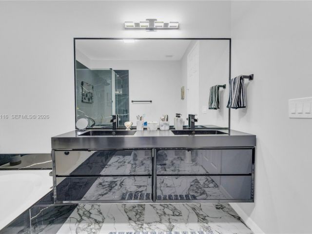 Продажа дома по адресу 1019 W Longport Cir 5A - фото 7476213