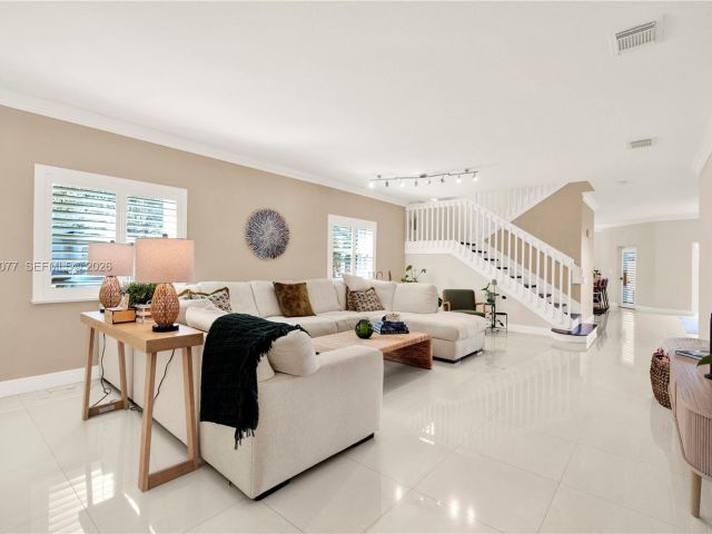 Продажа дома по адресу 144 NE 32nd Ter - фото 7460494