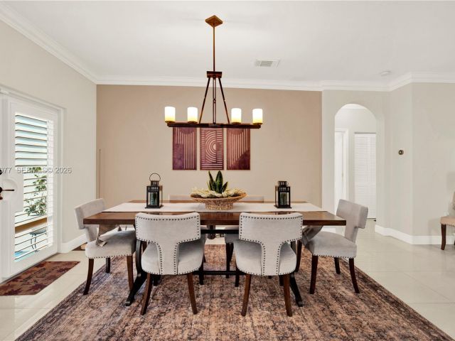 Продажа дома по адресу 144 NE 32nd Ter - фото 7460498