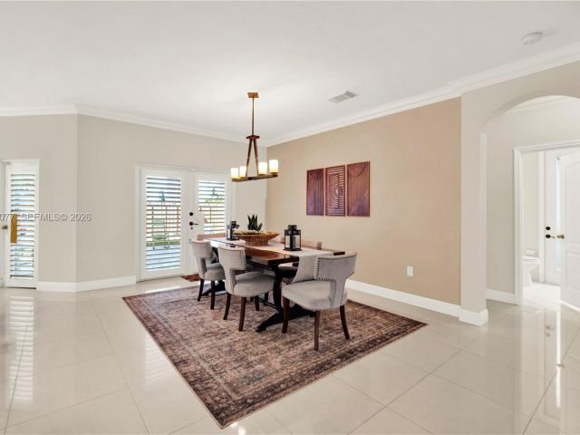 Продажа дома по адресу 144 NE 32nd Ter - фото 7460500