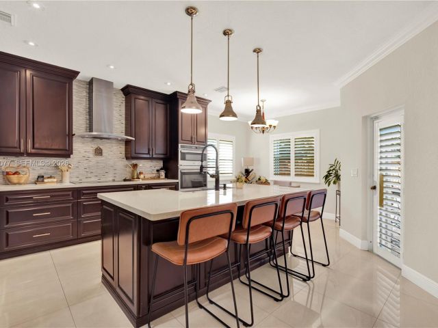 Продажа дома по адресу 144 NE 32nd Ter - фото 7460501