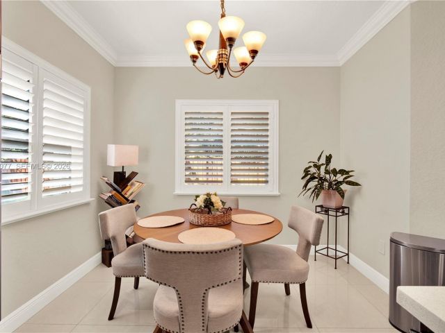 Продажа дома по адресу 144 NE 32nd Ter - фото 7460504