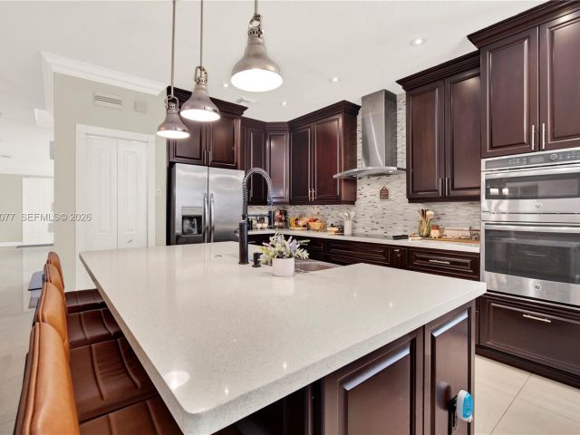 Продажа дома по адресу 144 NE 32nd Ter - фото 7460505