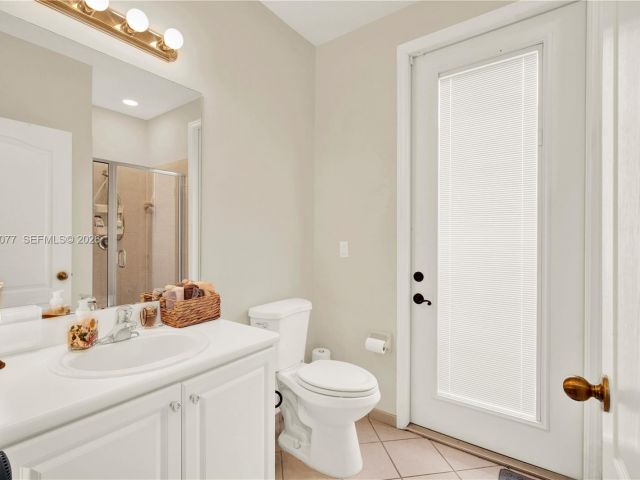 Продажа дома по адресу 144 NE 32nd Ter - фото 7460508