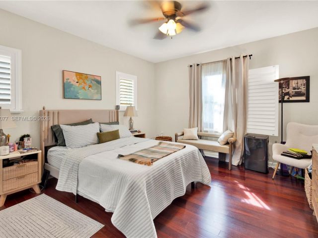 Продажа дома по адресу 144 NE 32nd Ter - фото 7460512