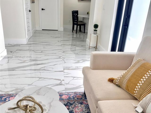 Дом в аренду по адресу 237 NE 110th Ter 237 - фото 7518174