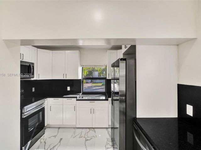 Дом в аренду по адресу 237 NE 110th Ter 237 - фото 7518175