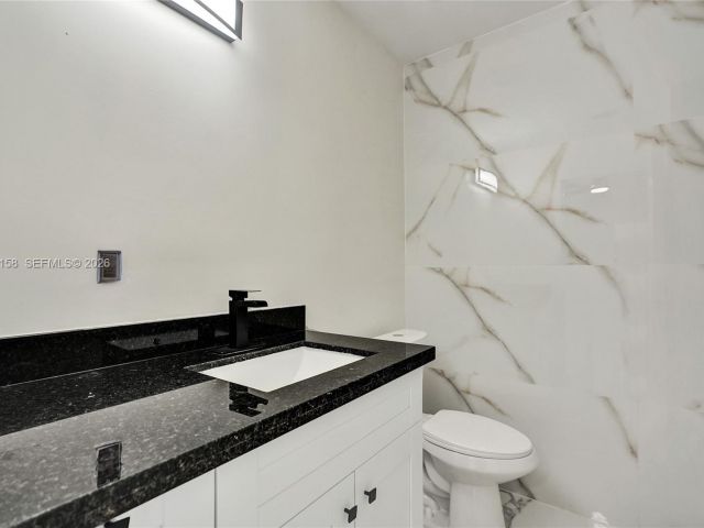 Дом в аренду по адресу 237 NE 110th Ter 237 - фото 7518177