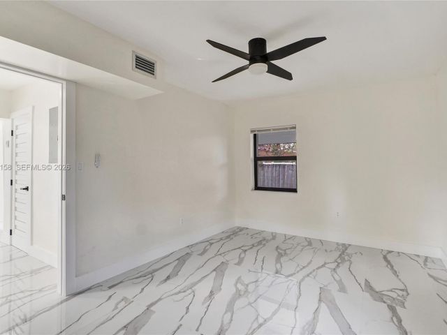 Дом в аренду по адресу 237 NE 110th Ter 237 - фото 7518178