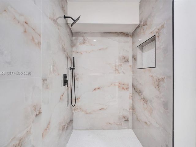 Дом в аренду по адресу 237 NE 110th Ter 237 - фото 7518179