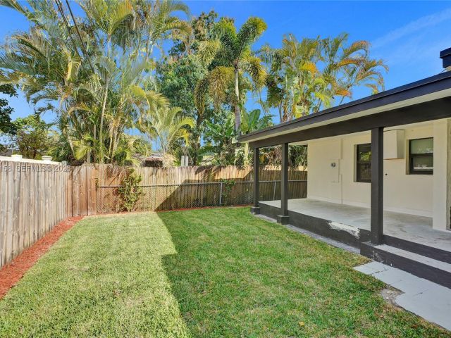 Дом в аренду по адресу 237 NE 110th Ter 237 - фото 7518180