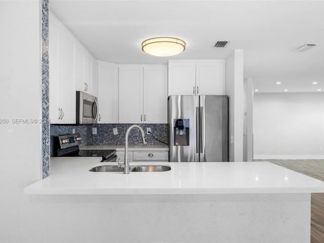 Дом в аренду по адресу 20900 Leeward Ct 217-1 - фото 7476455