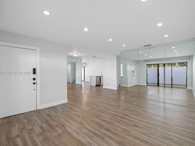 Дом в аренду по адресу 20900 Leeward Ct 217-1 - фото 7476461