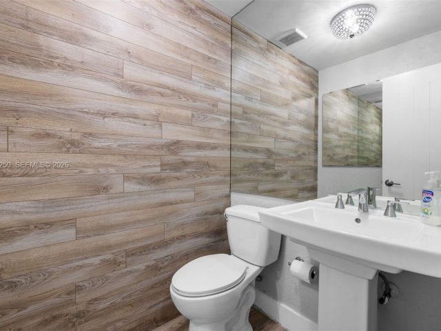 Дом в аренду по адресу 20900 Leeward Ct 217-1 - фото 7476465