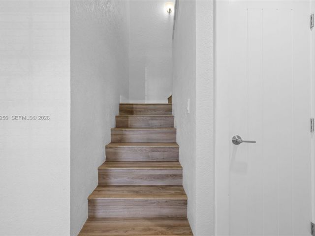 Дом в аренду по адресу 20900 Leeward Ct 217-1 - фото 7476466