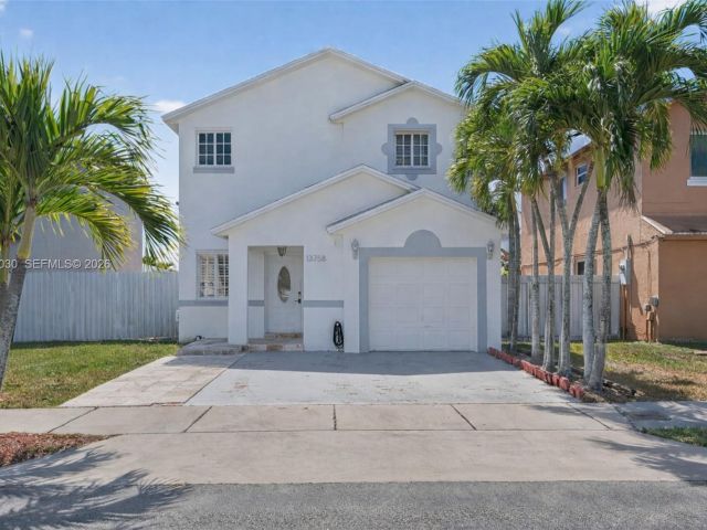 Продажа дома по адресу 13758 SW 160th Ter - фото 7532083