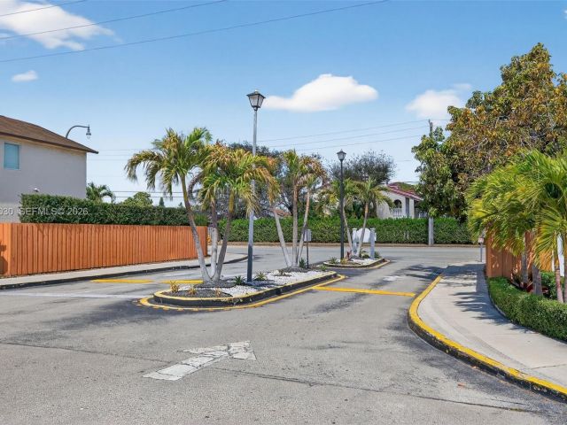 Продажа дома по адресу 13758 SW 160th Ter - фото 7532087