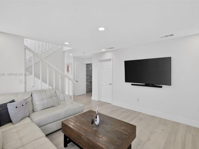 Продажа дома по адресу 13758 SW 160th Ter - фото 7532088