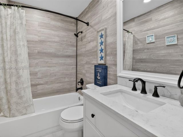 Продажа дома по адресу 13758 SW 160th Ter - фото 7532089