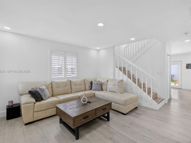 Продажа дома по адресу 13758 SW 160th Ter - фото 7532092