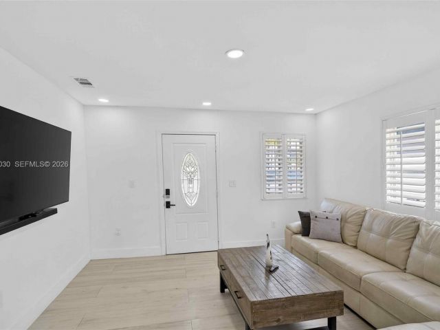 Продажа дома по адресу 13758 SW 160th Ter - фото 7532093