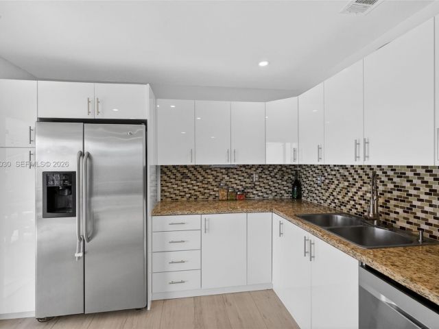 Продажа дома по адресу 13758 SW 160th Ter - фото 7532095