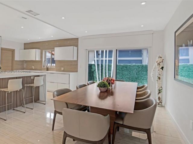 Продажа дома по адресу 2341 KEYSTONE BLVD - фото 7475687