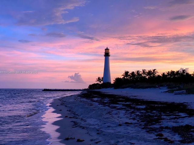 Дом в аренду по адресу 881 Ocean Dr TH7 - фото 7452315