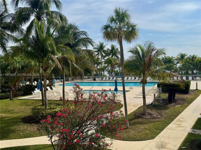 Дом в аренду по адресу 881 Ocean Dr TH7 - фото 7452326